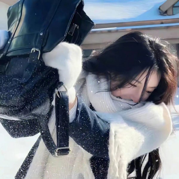 黑影窥窗